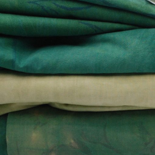 Batikfärgade lakan/påslakan i gröna toner.