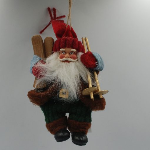 Tomte med skidor