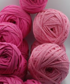 Trikåtrasa i nystan, rosa nyanser.