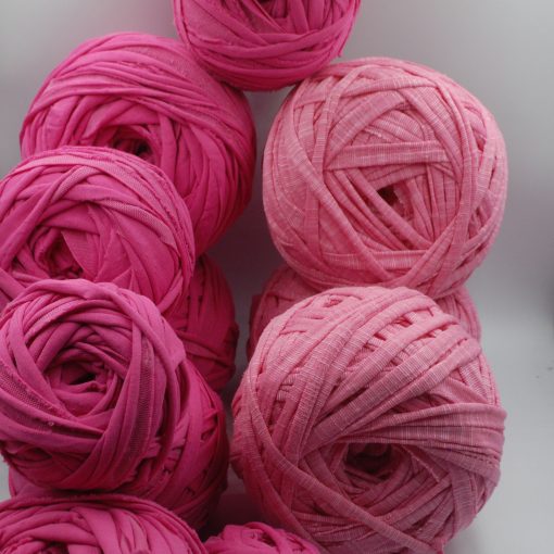 Trikåtrasa i nystan, rosa nyanser.