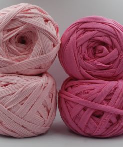 Trikåtrasa i nystan, rosa toner.