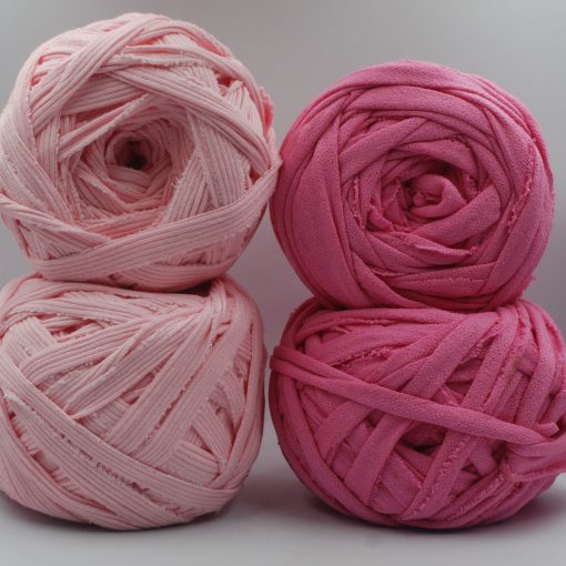 Trikåtrasa i nystan, rosa toner.
