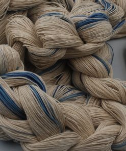 Varpfläta i oblekt & två olika nyanser av blå.