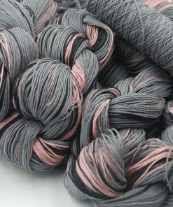 Varpfläta grå/svart/rosa.